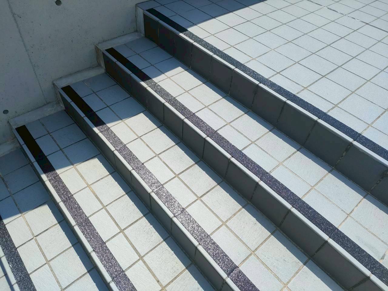 防滑塗装の施工風景