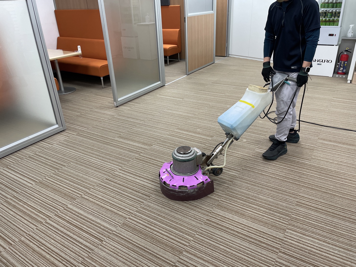 オフィスフロア清掃
