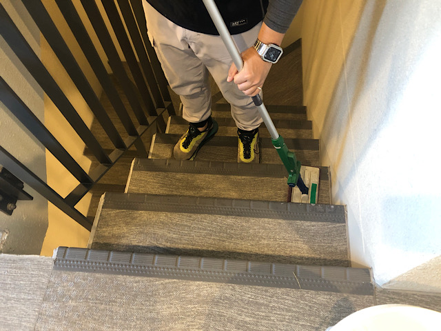 廊下・階段清掃